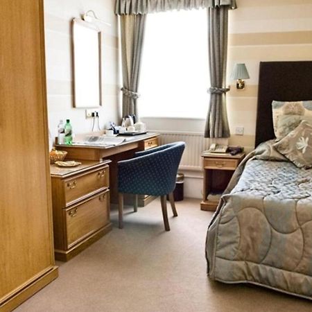 The Grove House Hotel Уолъси Екстериор снимка