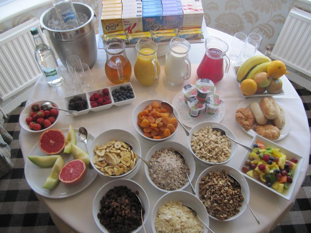 The Grove House Hotel Уолъси Екстериор снимка