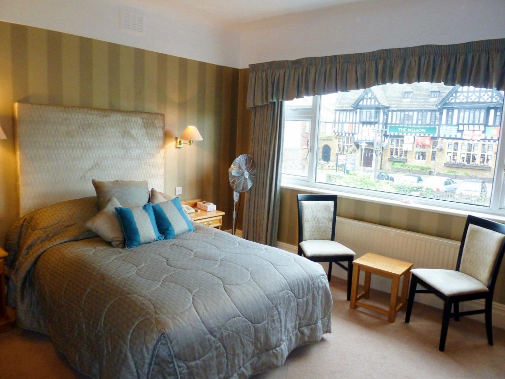 The Grove House Hotel Уолъси Екстериор снимка