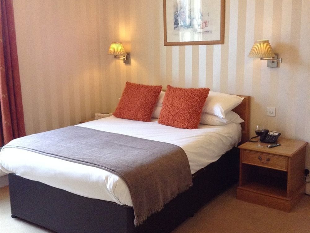 The Grove House Hotel Уолъси Екстериор снимка