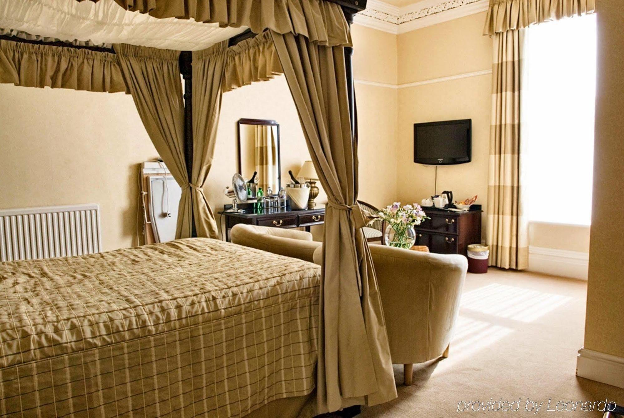 The Grove House Hotel Уолъси Екстериор снимка