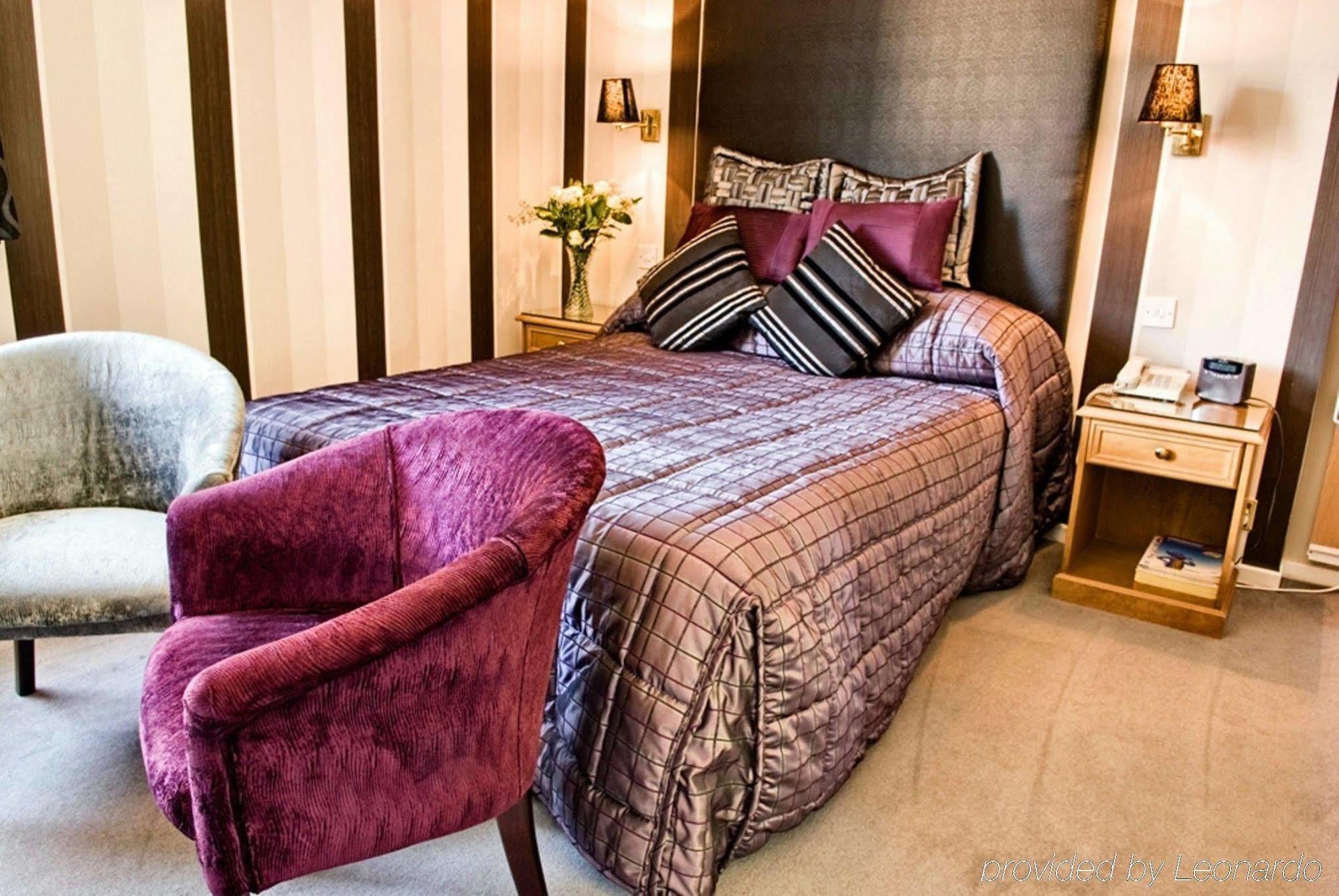 The Grove House Hotel Уолъси Екстериор снимка