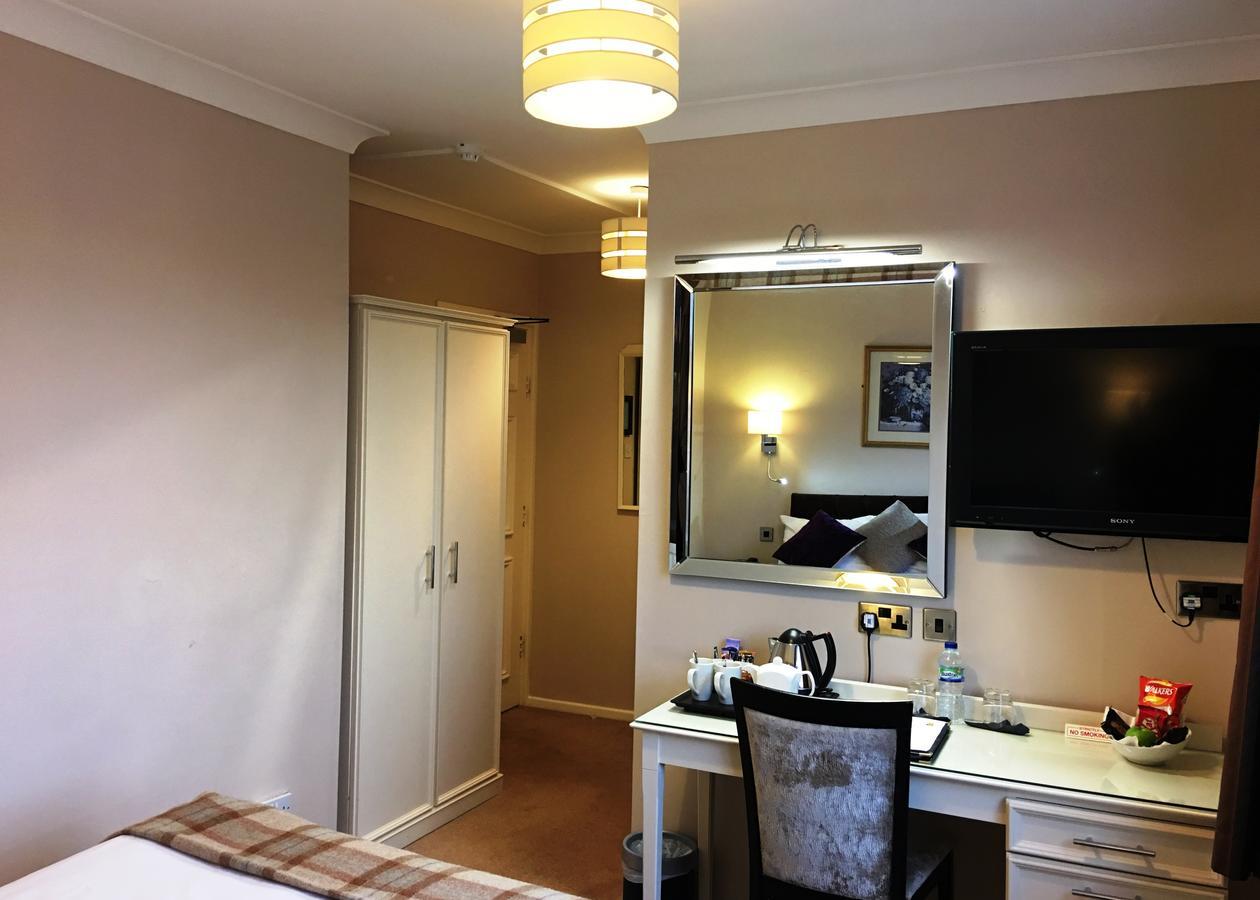 The Grove House Hotel Уолъси Екстериор снимка